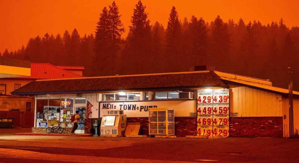 Geschäft, bevor es in Brand geraten ist